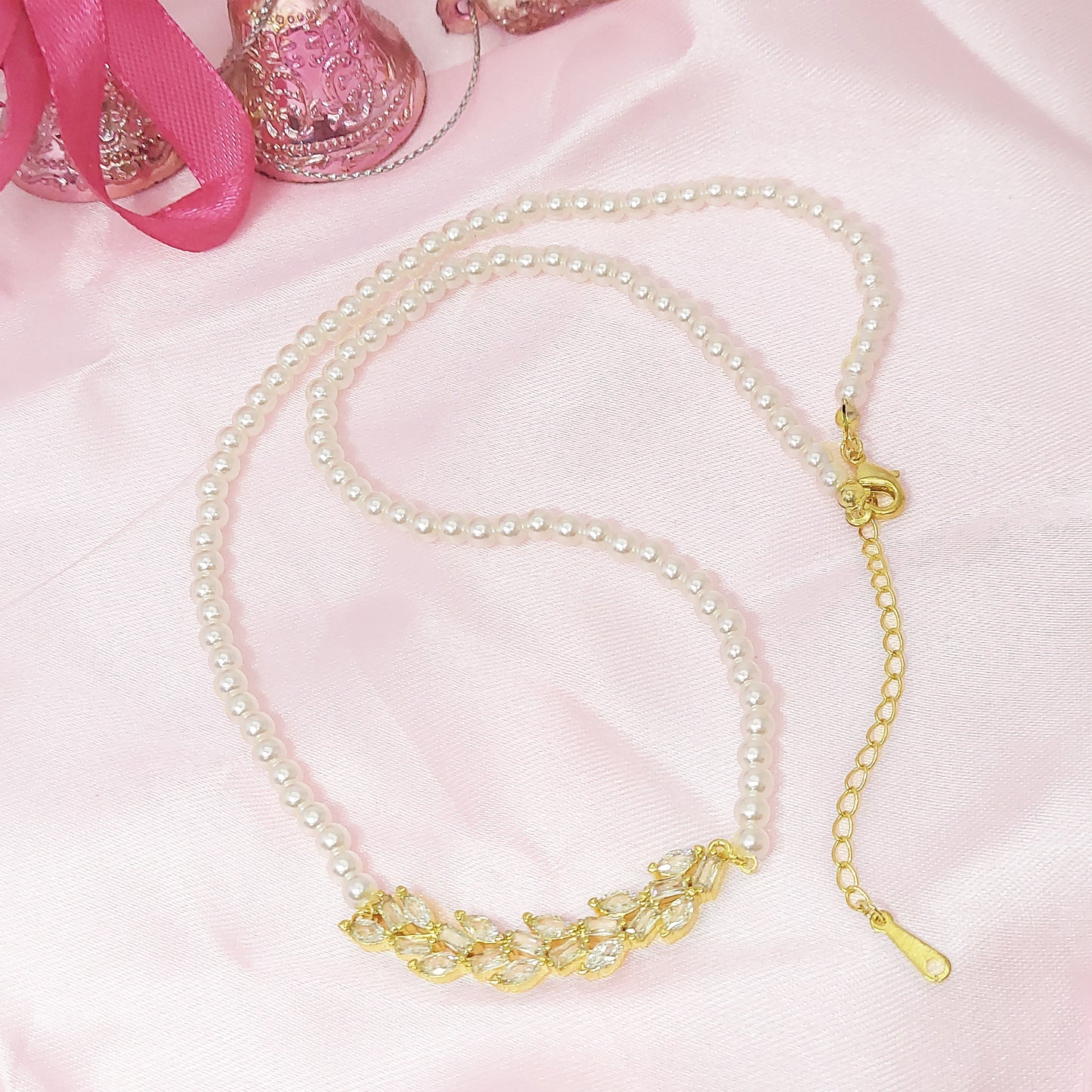 Gold Plated Anti Tarnish Elegant Mother of Pearls Pendant