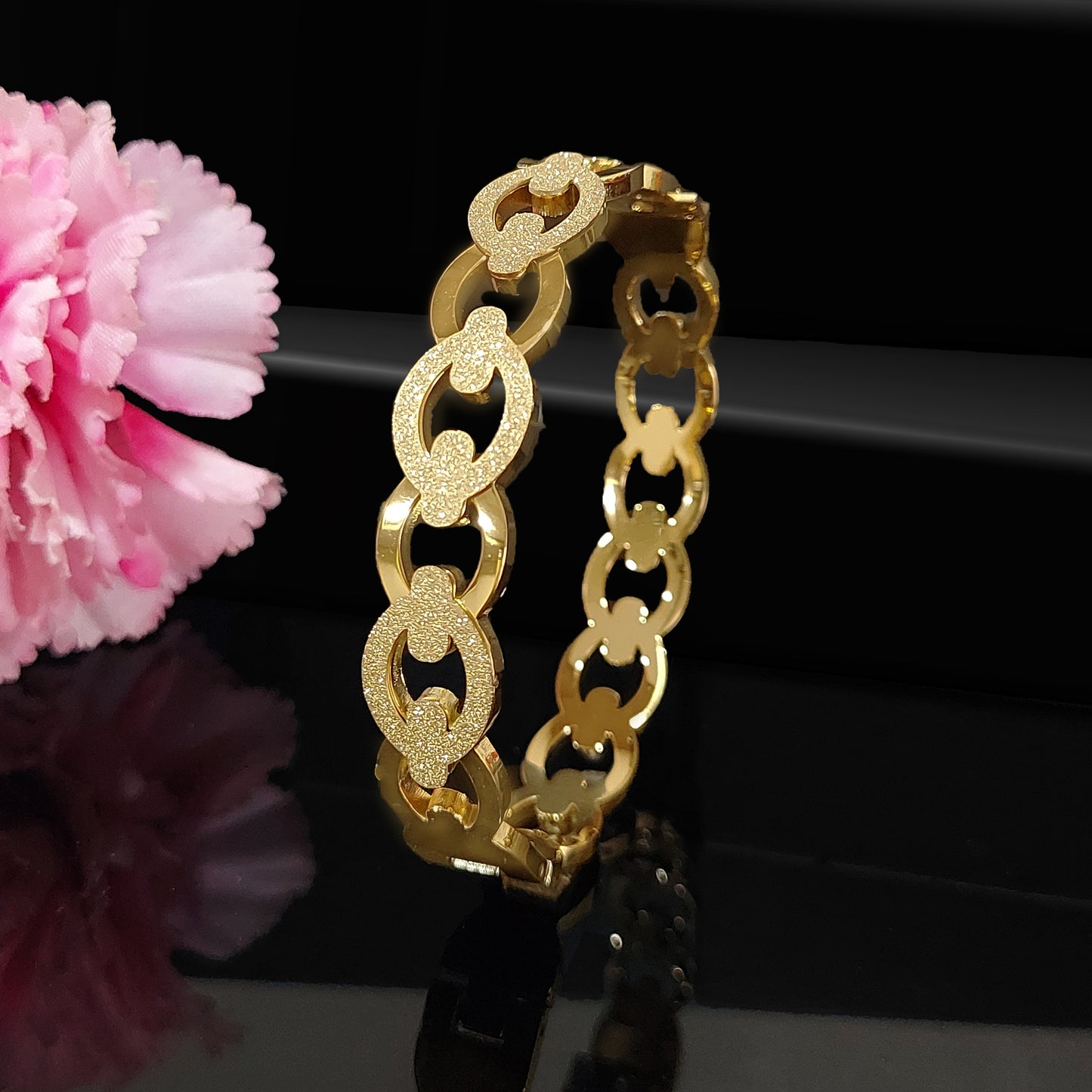 Gold Plated Dazzling Chain Design Anti Tarnish Bracelet